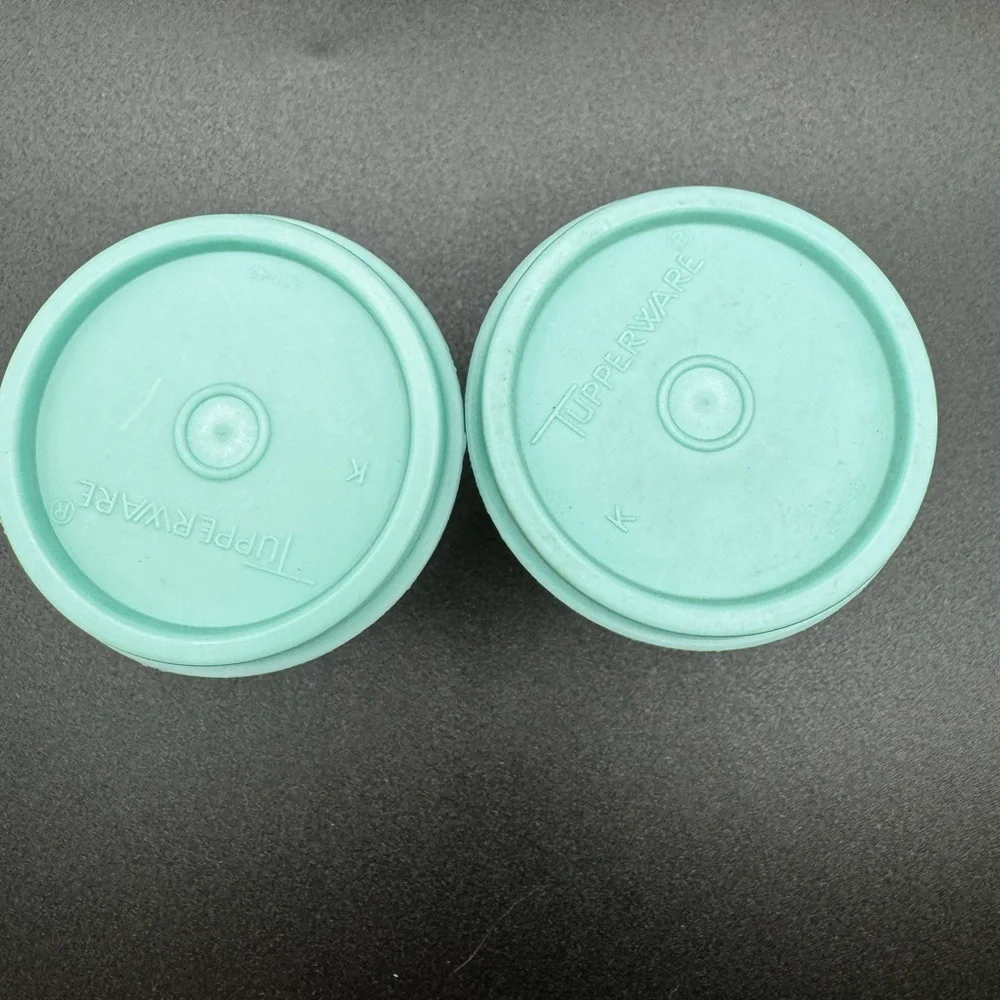 6  Vintage Small Containers With Lids 2 Generic and 4 Tupperware